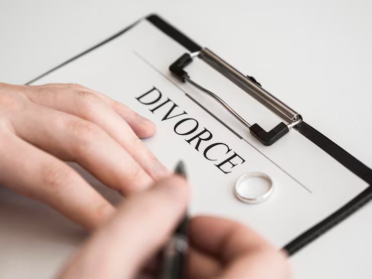 how-divorce-lawyers-help-custody-alimony-property